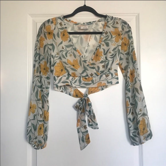 NWOT - Zara Cropped Blouse - Picture 3 of 4